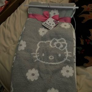 Hello kitty fuzzy blanket